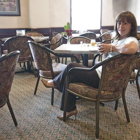 Service Plus Inns And Suites 